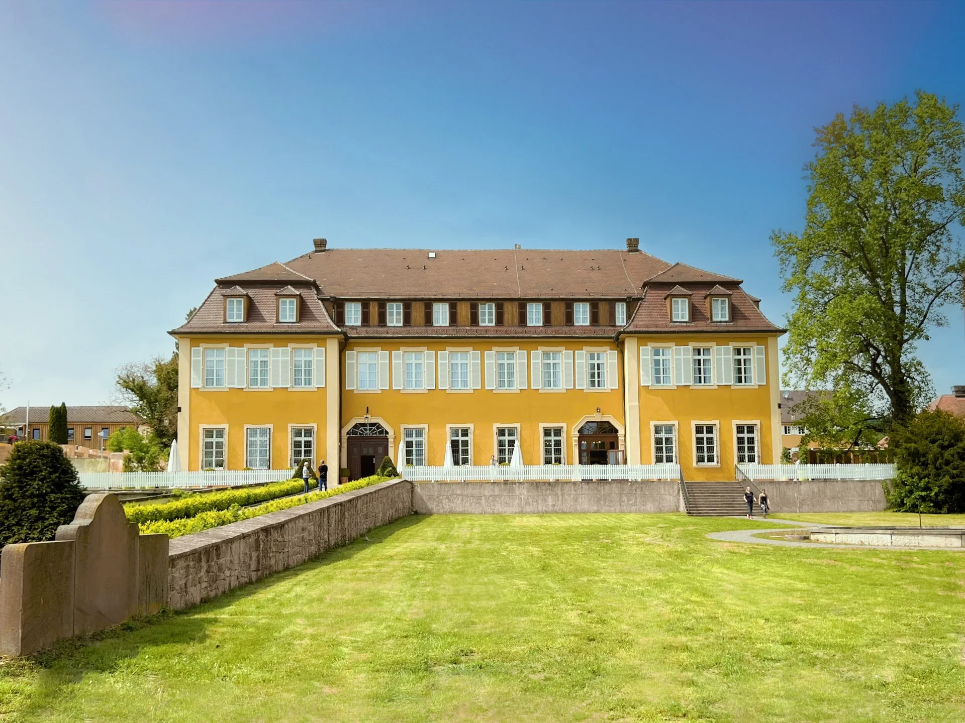 Libermenta Schloss Freudental von außen in der Sonne