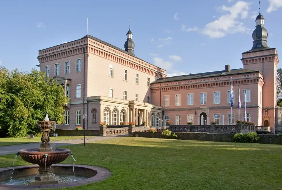 schloss-herrenhaus-springbrunnen-park-historisch