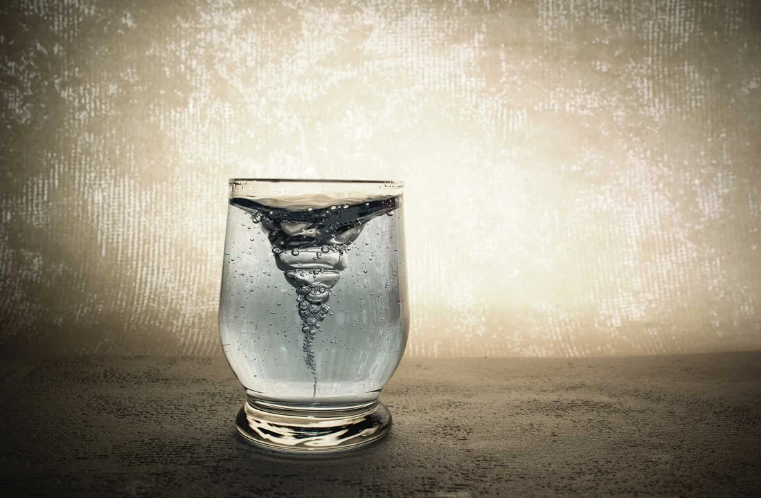 wasserstrudel-im-glas